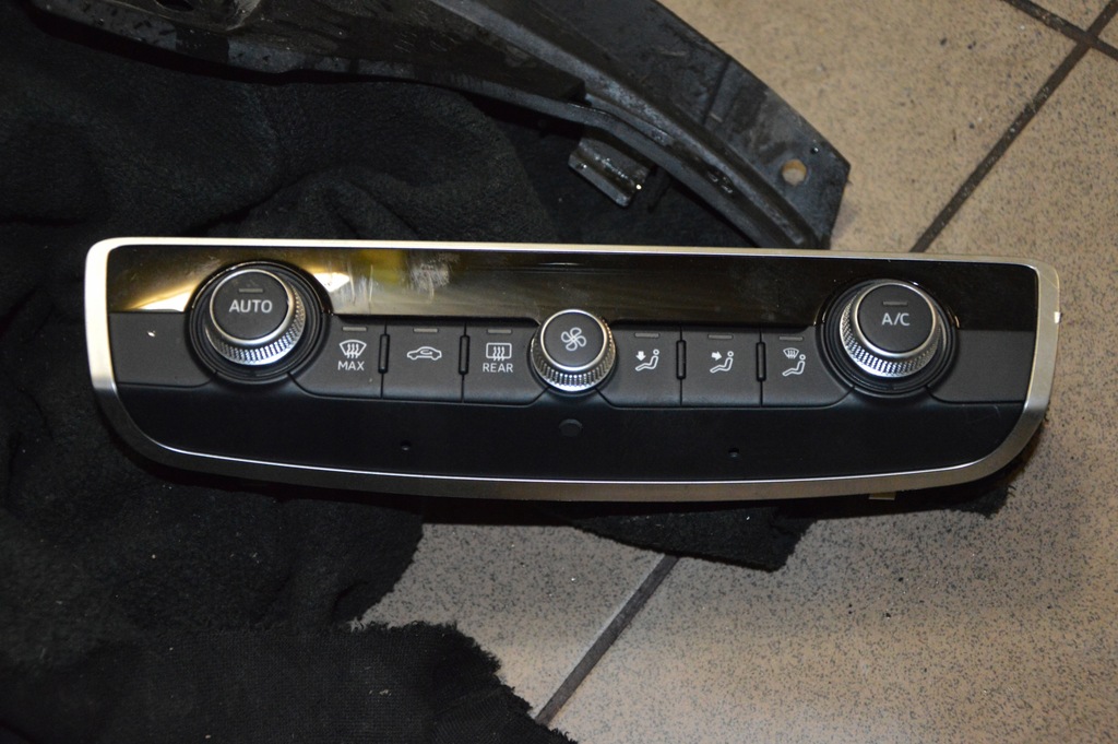 фото №1, Audi a3 8v панель обдув 8v0820043c