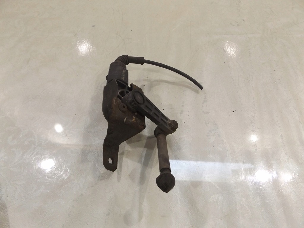 фото №4, Touran датчик вирівнювання ксенон задня