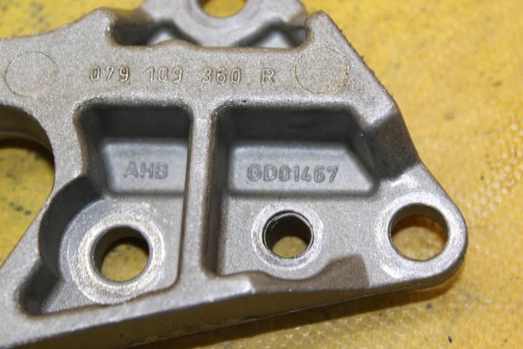 фото №5, Кронштейн основание napępu насоса масла a8 s8 d3 5.2 fsi 079109583g