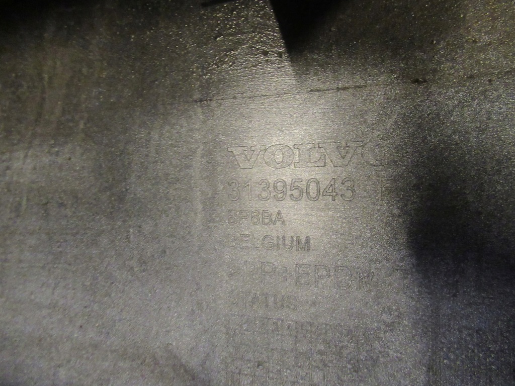 фото №3, Volvo v40 порог левый правый