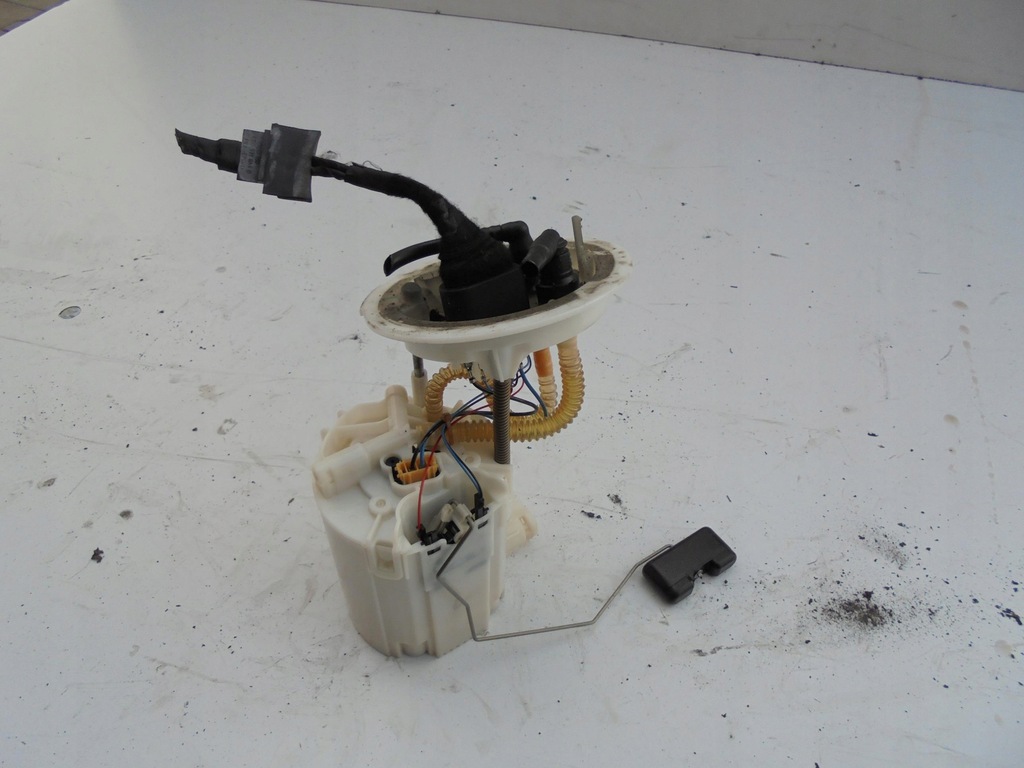 фото №1, Насос топлива audi a4 b8 2.0 tdi