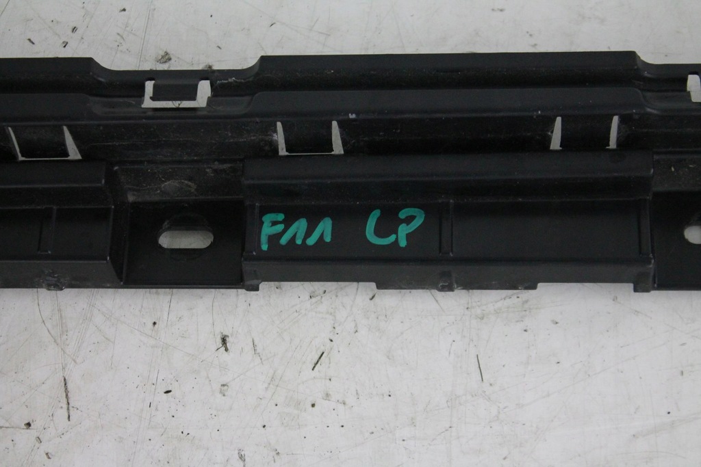 фото №2, Направляющая кронштейн порог левый перед 7184777 bmw f11