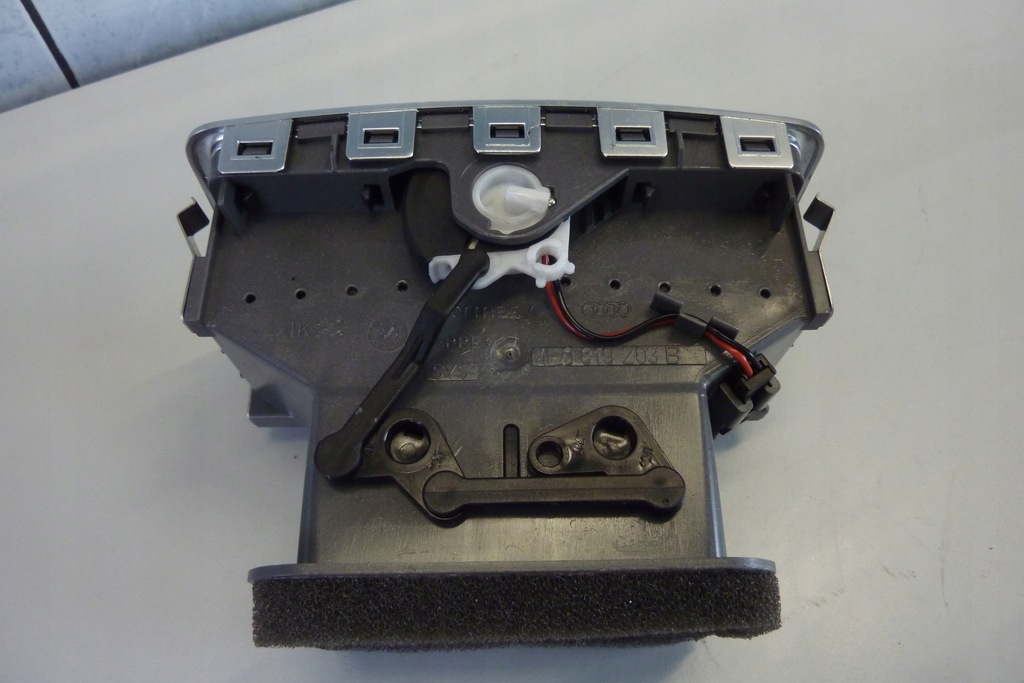 фото №5, Решітка обдув задня задня audi a6 c6 4f0819203b