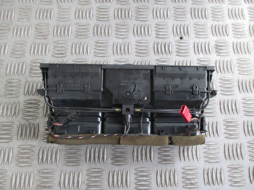 фото №4, Решітка обдув середня audi a8 94-99r 4d0820951