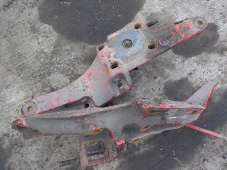 фото №1, Volvo fh 12 13 кронштейн подушок задня