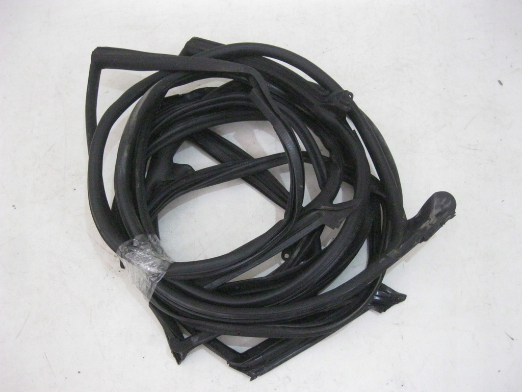 фото №1, Audi a5 8w spb прокладка дверь правый перед