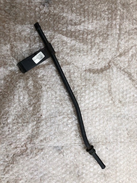 фото №1, Audi a8 d4 4.2 tdi трубка щуп масла 057115630ac