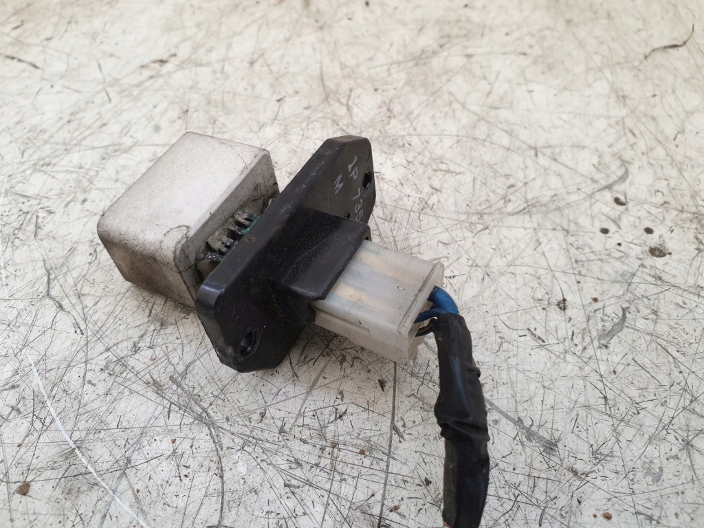 фото №1, Резистор резистор вентилятор mazda 121 1.3 98r eu