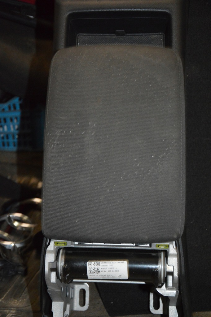 фото №1, Audi a4 b9 подлокотник 8w0864283a