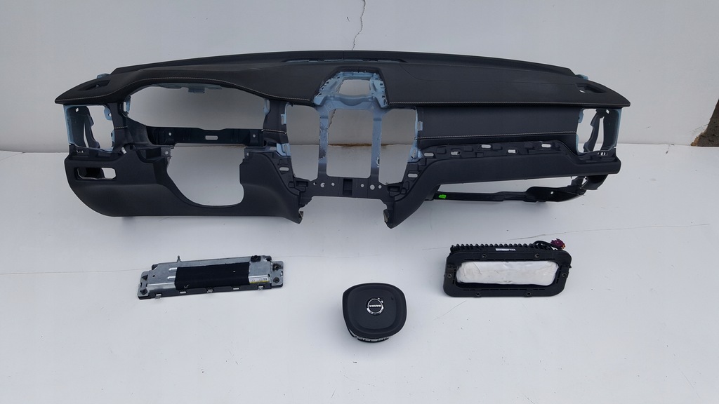 фото №1, Volvo xc60 приборная панель консоль подушка безопасности подушки безопасности ремни