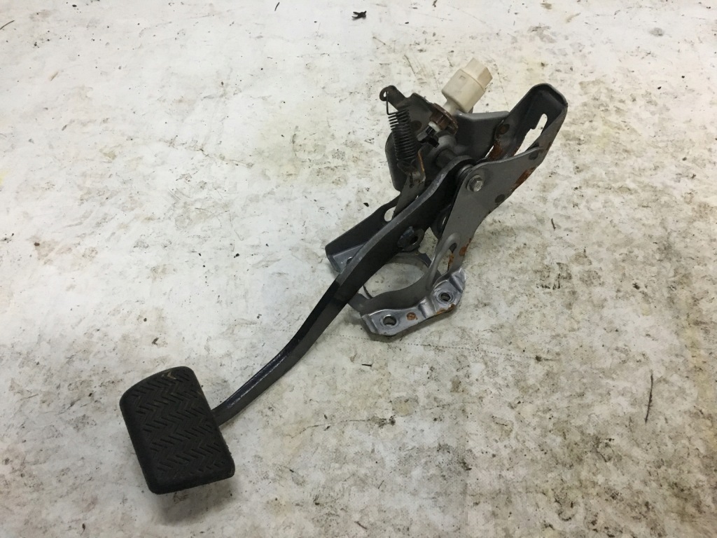 фото №1, Педаль тормоза toyota auris ii 1.8 h автоматическая коробка передач