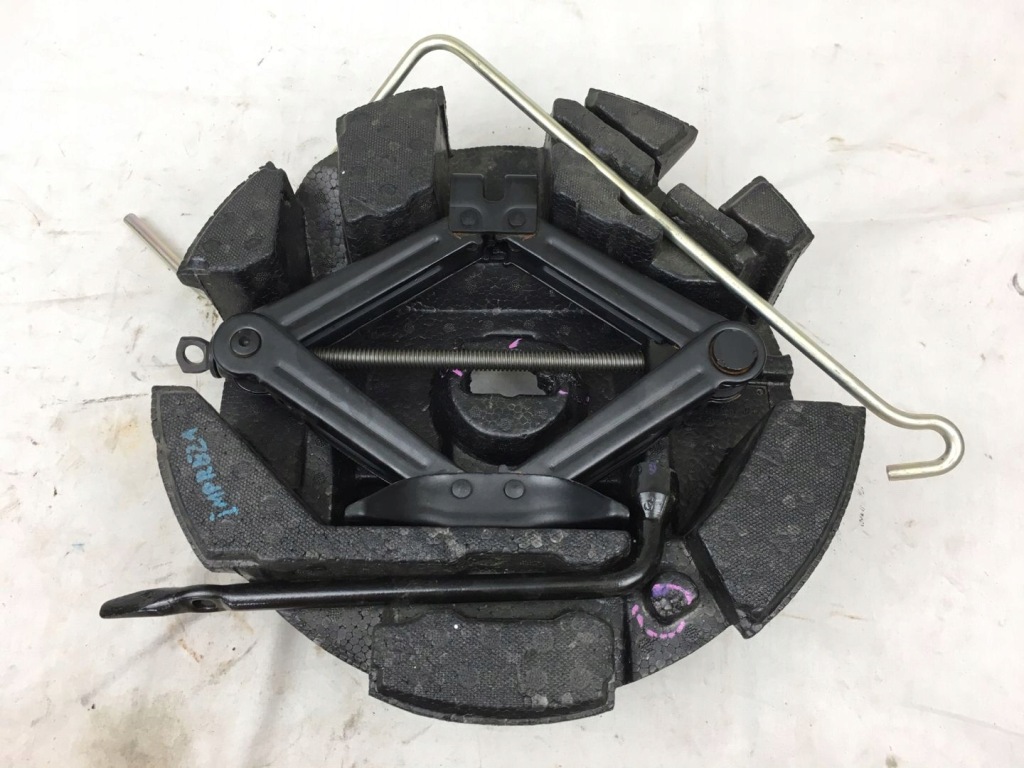 фото №1, Subaru impreza 17 - набор ремонтный домкрат