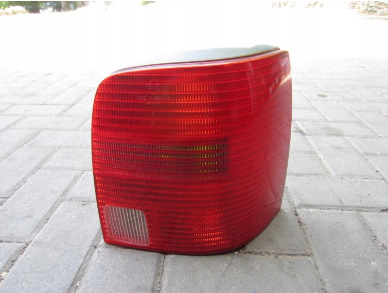 фото №1, Vw passat b5 kombi лампа правая задняя комплектная