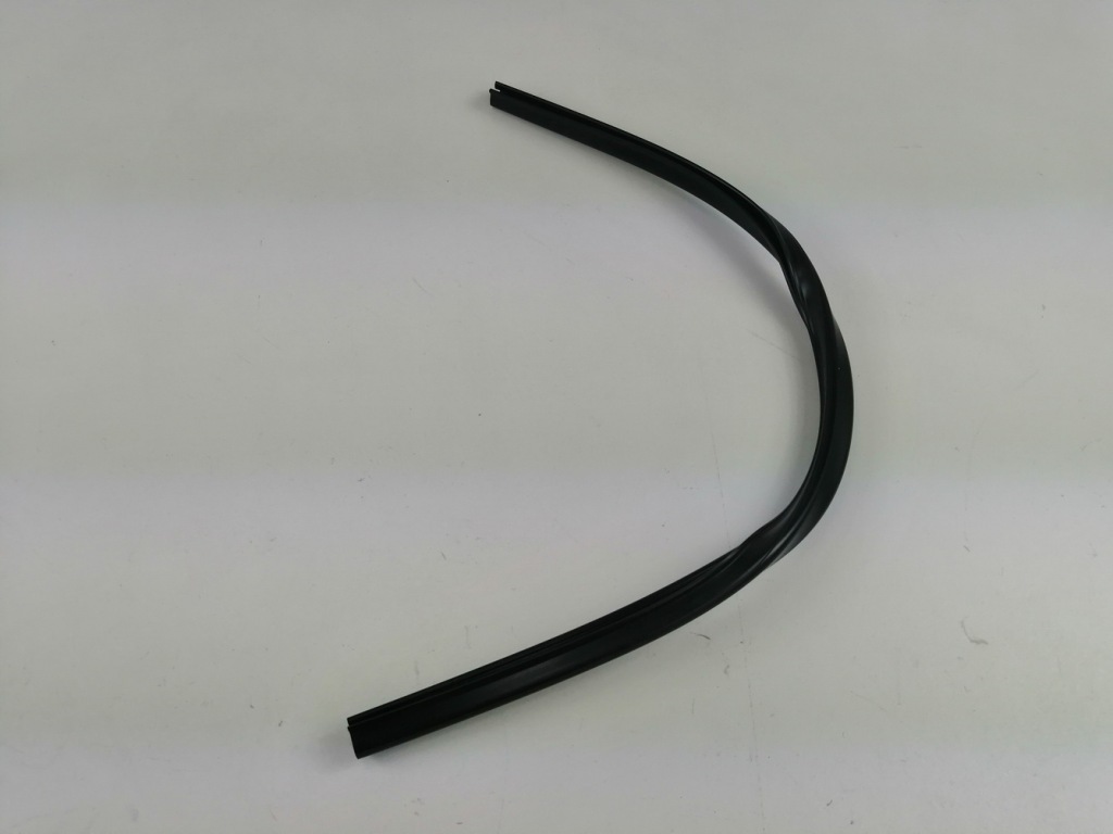 фото №4, Прокладка дверь левый порог перед volvo xc90 03-14