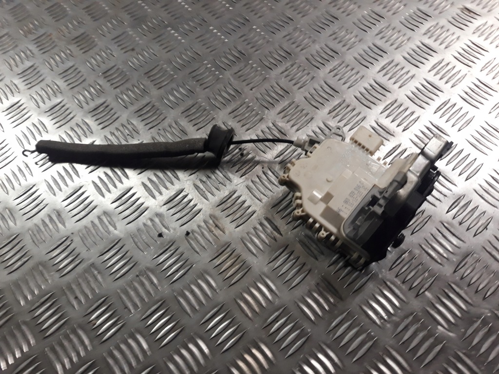 фото №1, Замок двері правий задня audi a4 8k0839016c