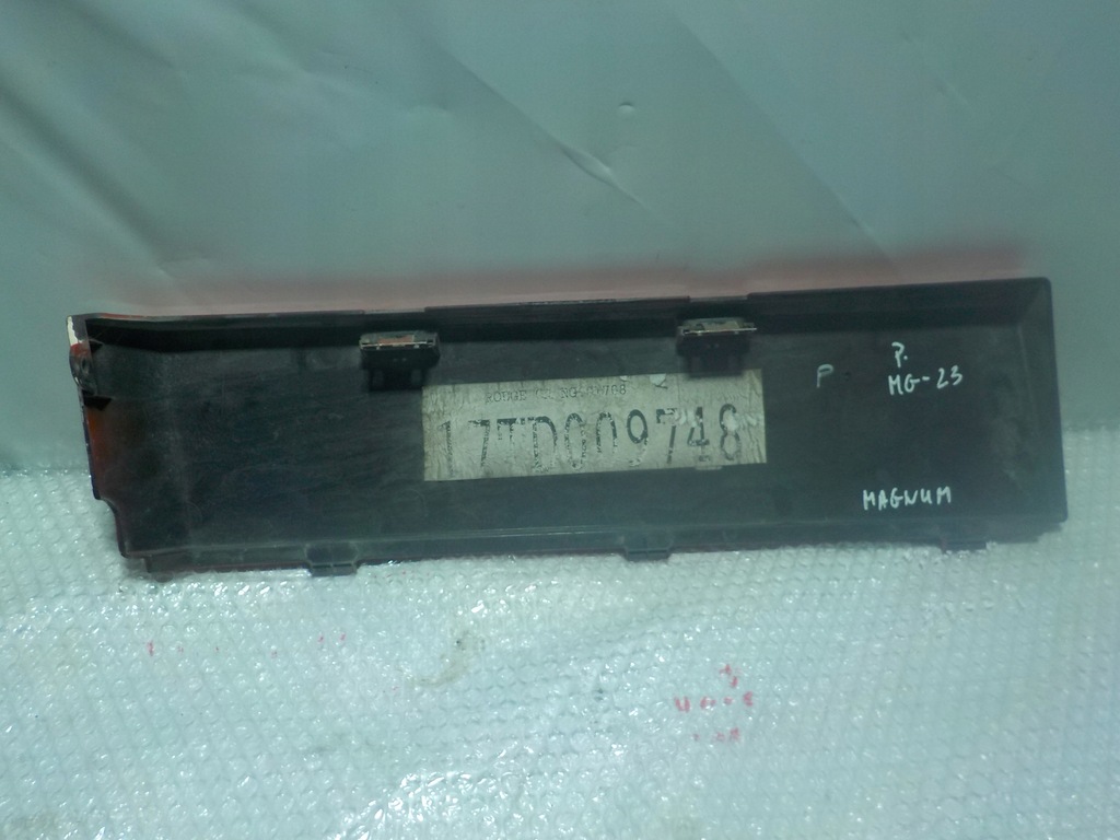 фото №3, Renault magnum 440 dxi ветровик правая защита облицовка