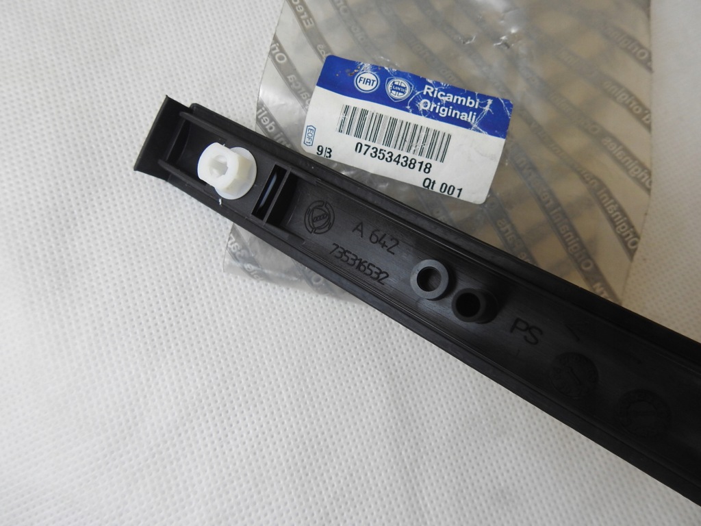 Накладка дах люк лівий задній lancia y в Україні