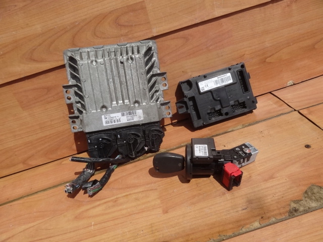 фото №1, Dacia lodgy 2013 1,5 dci бортовой компьютер замок зажигания bcm kpl