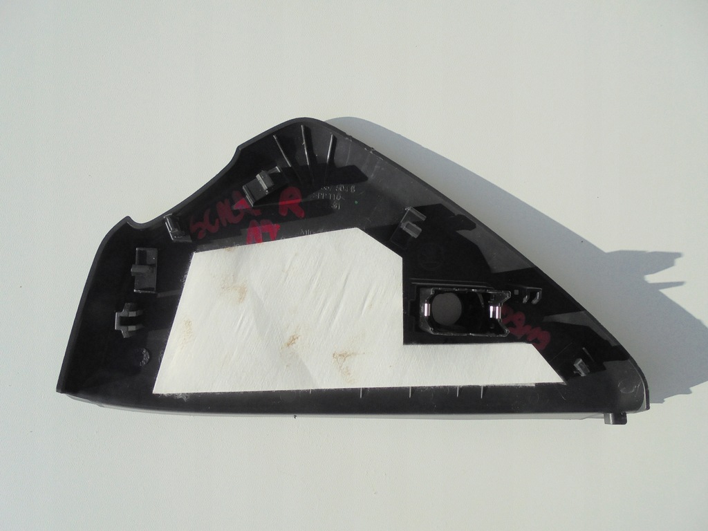 фото №3, Skoda scala обшивка защита панели правая 654857504b