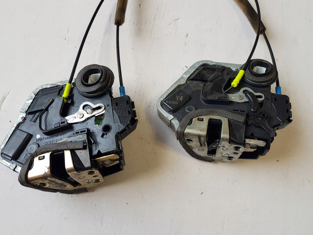 фото №1, Замок дверь avensis t25 corolla e12 задняя левый x