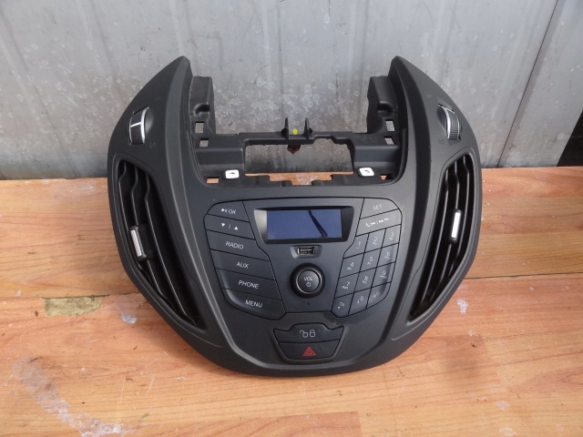 фото №1, Ford tourneo courier 2015 радио aux оригинал