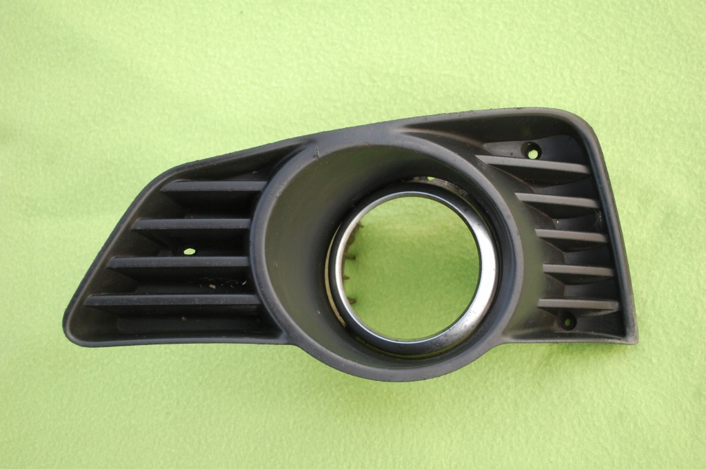 Купити Opel tigra b решітка ліва бампера заглушка