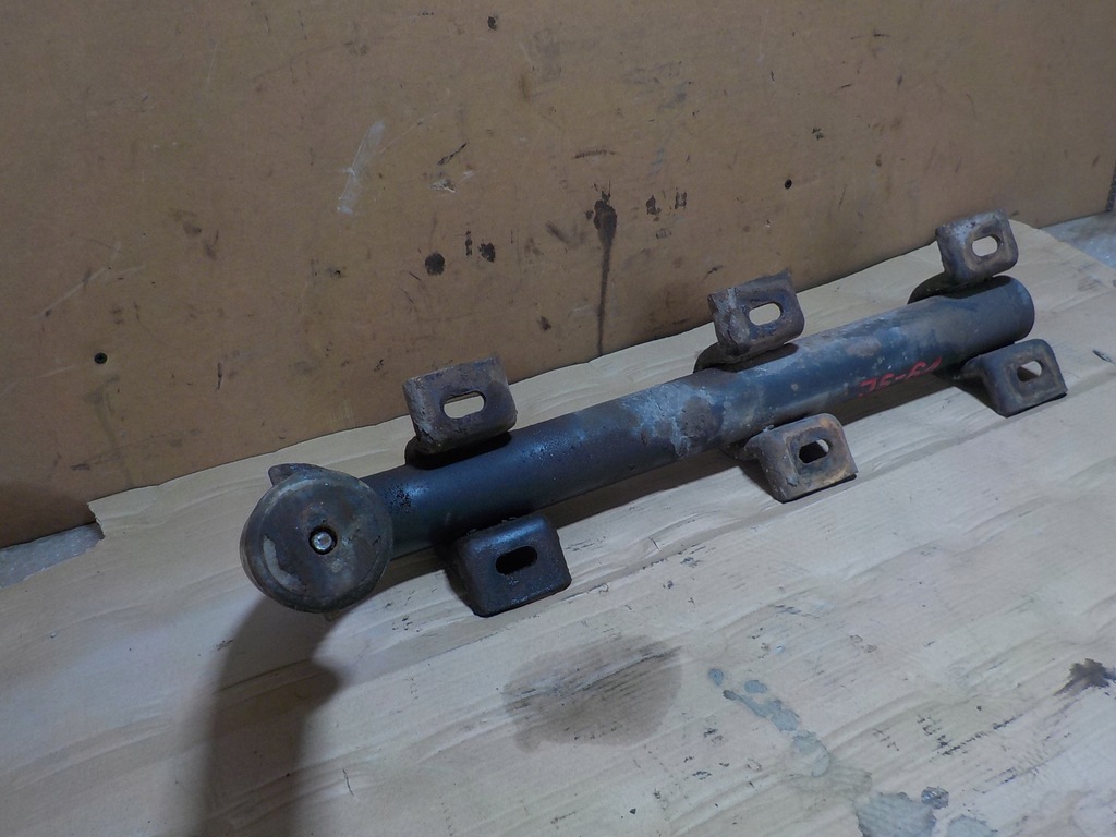 фото №4, Stralis 450 кронштейн підкрилок крила лівий перед