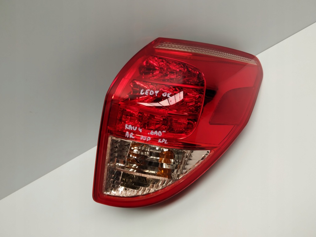 фото №1, 05-08r toyota rav4 лампа led задняя правая цоколь rav iv iii