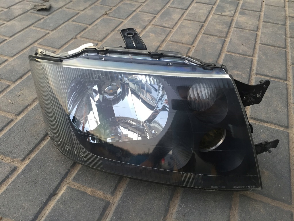 фото №1, Правый фара правая лампа mitsubishi space runner