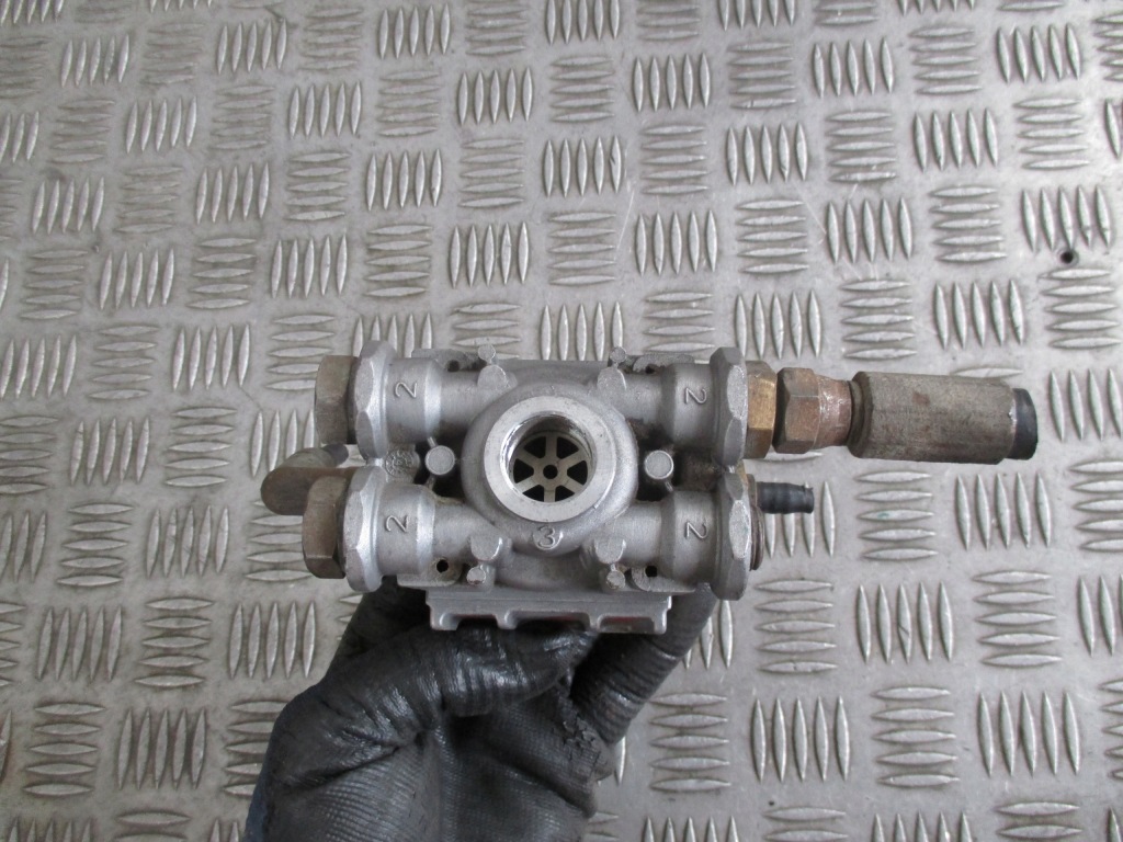 фото №3, Клапан напівпричепа вентиляції volvo fl 6