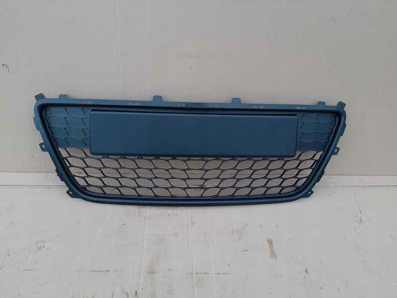 фото №1, Hyundai i30 решітка решітка радіатора бампера середня