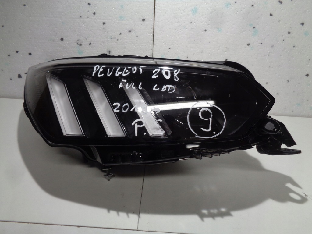 фото №1, Peugeot 208 full led технология лампа правая kompl