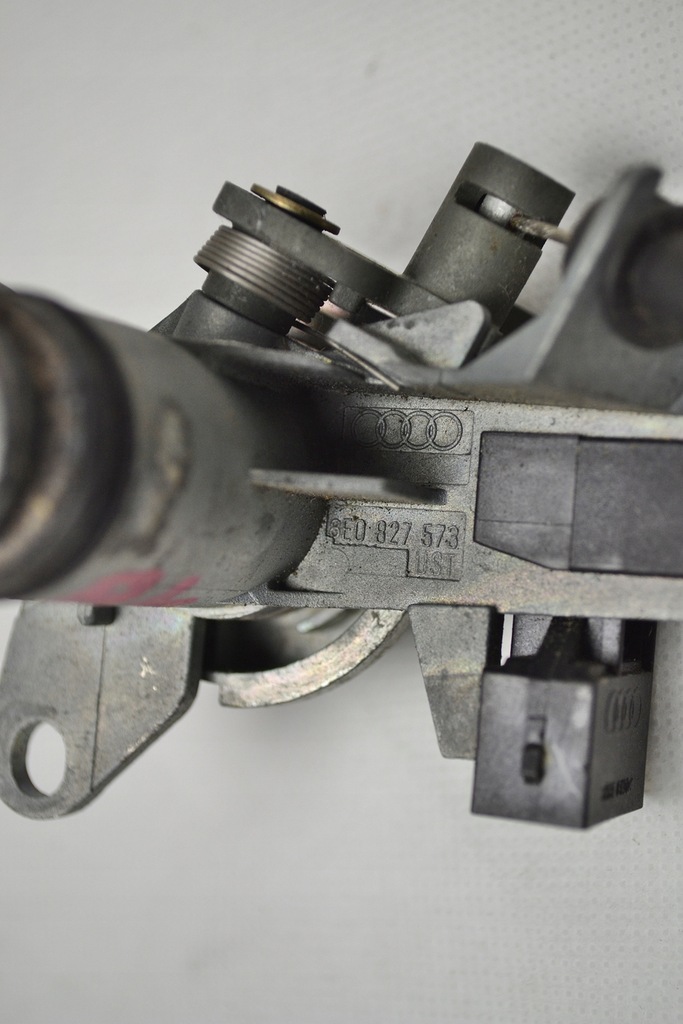 фото №5, Audi a4 b6 kombi замок вкладка крышки задняя 8e0627573