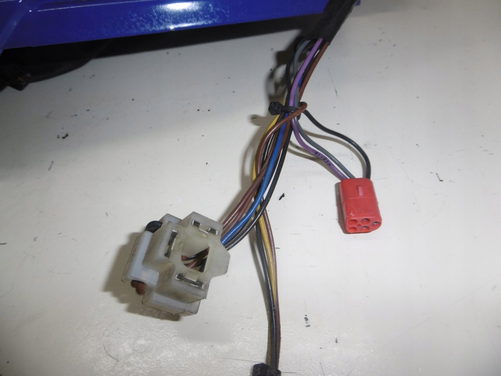 фото №6, Корпус кронштейн лампы правый перед scania r 1431921