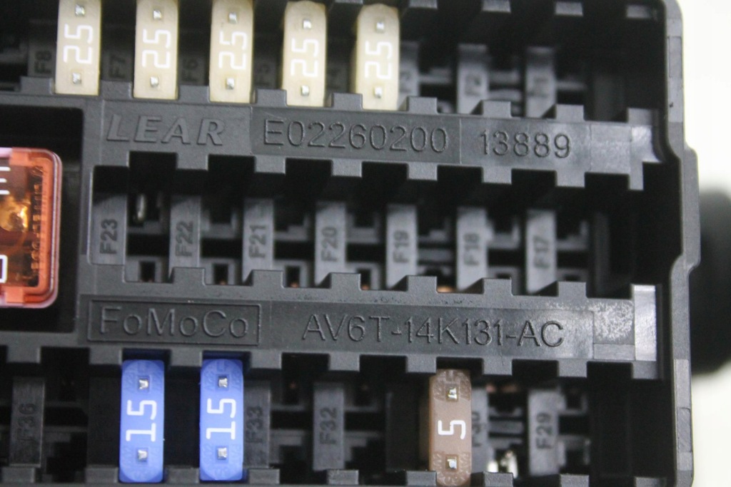 фото №5, Коробка корпус предохранителей volvo v40 ii 1.6 d2