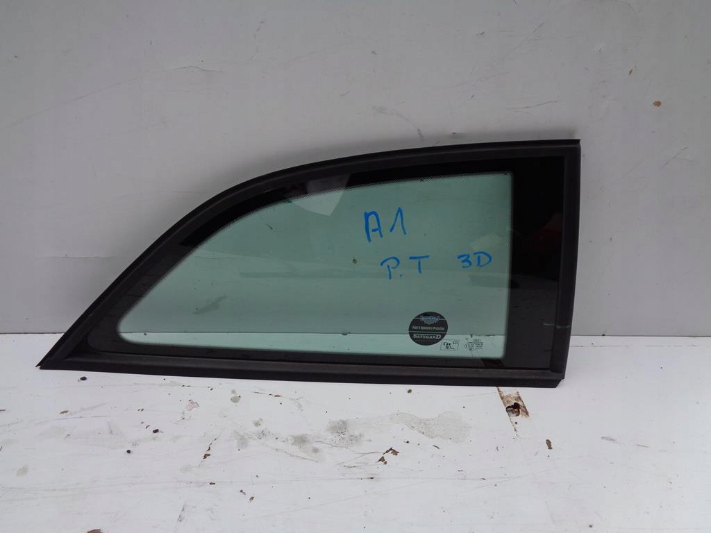 фото №1, Стекло правый задняя 8x3845300 audi a1 8x