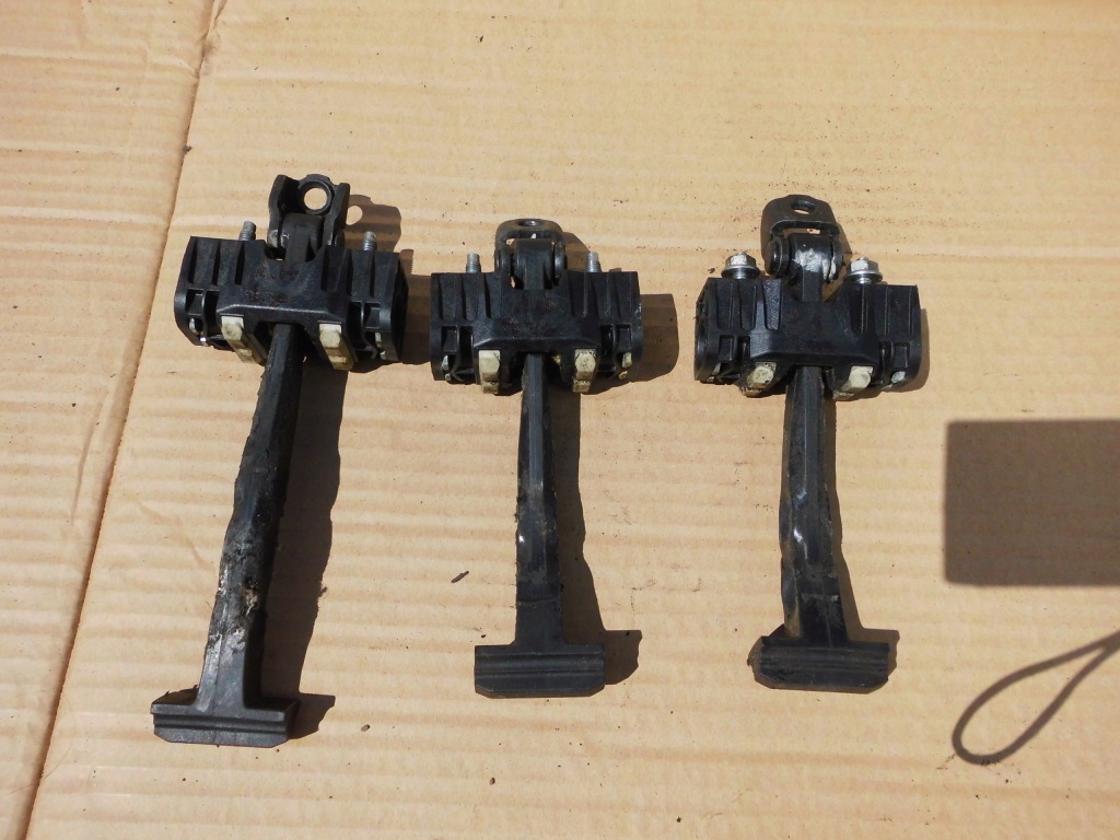 фото №1, Ограничитель дверь opel zafira b левый правый задняя