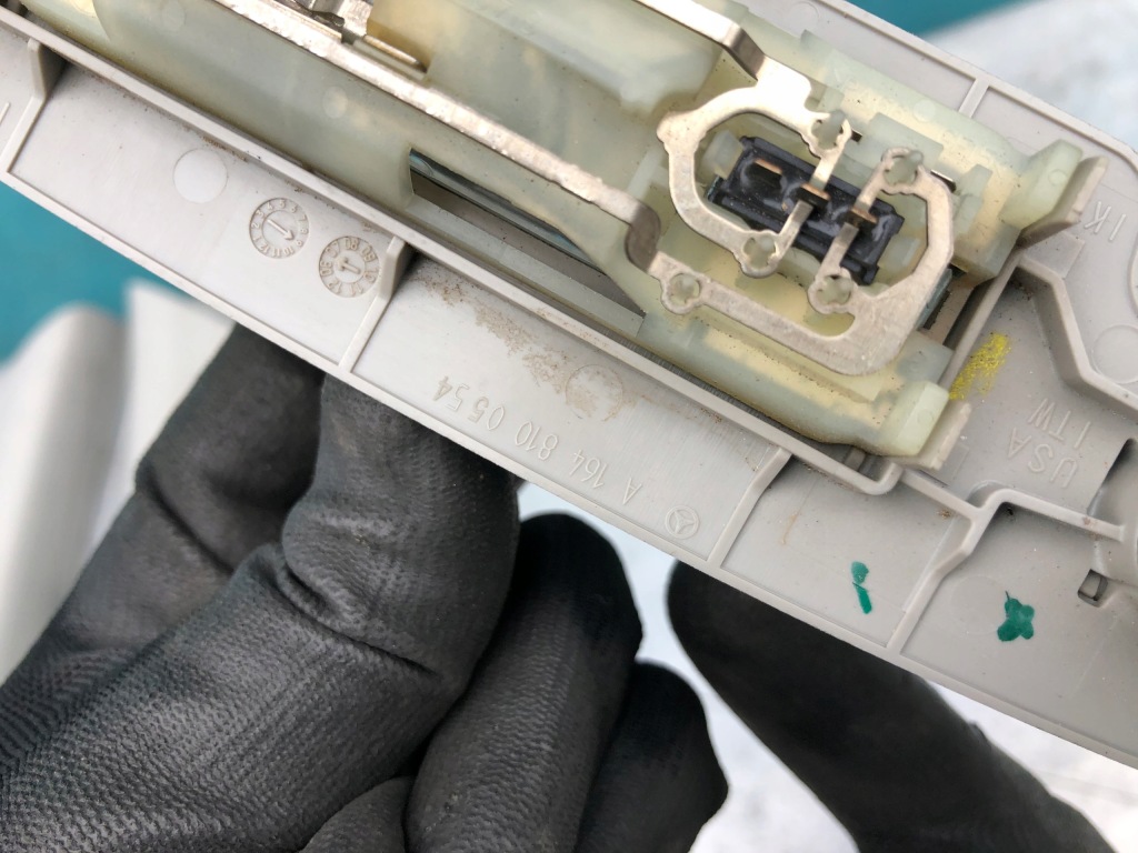 фото №2, Mercedes gl x164 левая лампа ручка потолочный