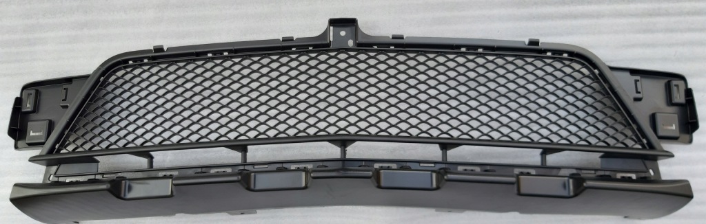 фото №1, A-klasa w176 решітка бампера середня amg