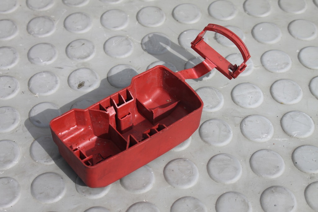 фото №3, Защита клеммы plus накладка toyota aygo ii 14-19