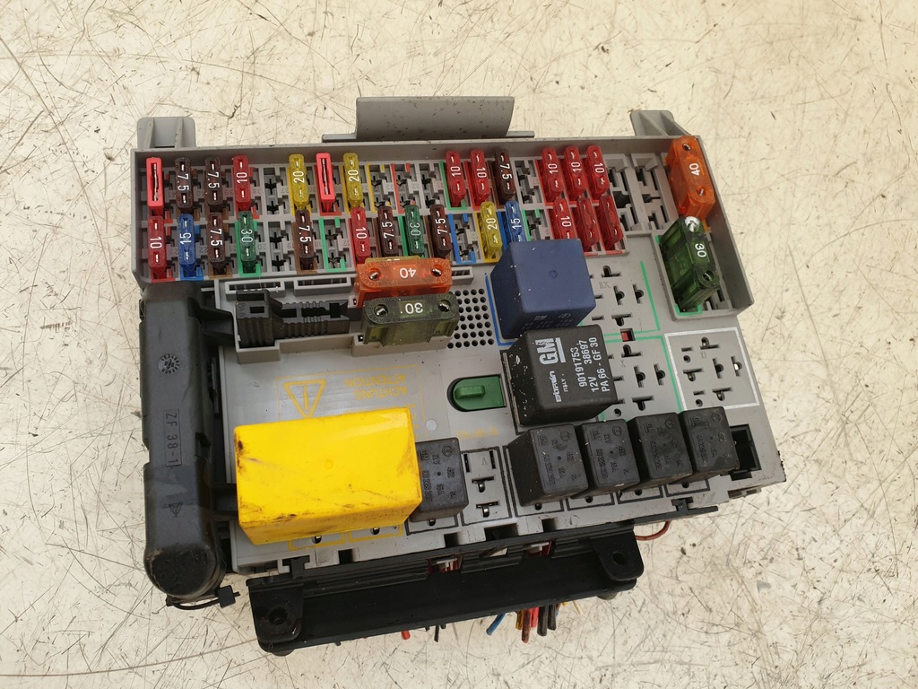 фото №1, Коробка запобіжників opel astra ii g 1.6 16v 02r