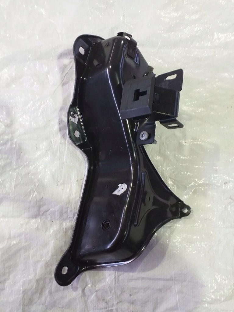 фото №1, W205 c200 кронштейн лист левый задняя a2056308701