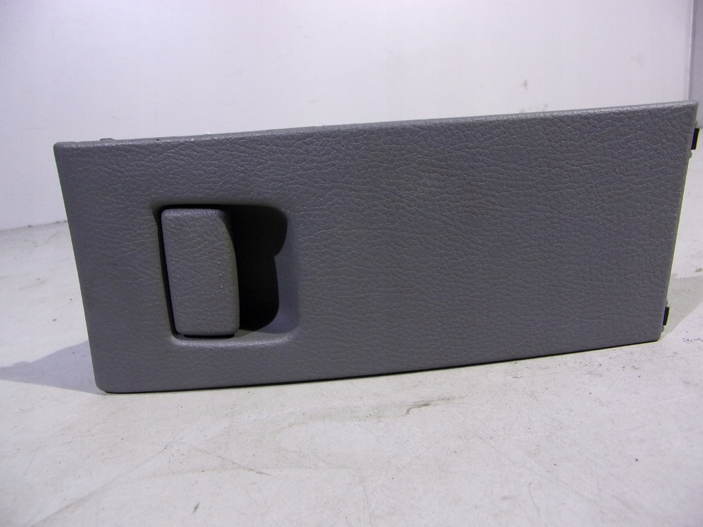 фото №1, Mazda 2 i бардачок панелі консолі