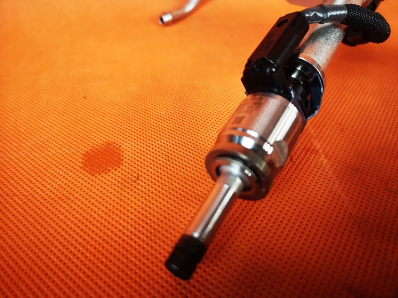 Volvo v40 2017 молдинг форсунки x4 комплект 31478606 / 31478555 Оригінал