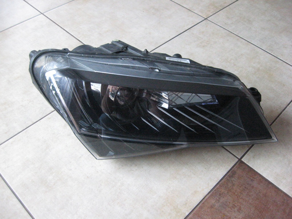 фото №7, Левая - правая - bi-xenon - led - skoda superb iii