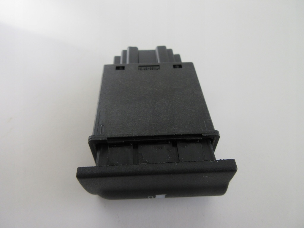 фото №7, Выключатель крышка топлива skoda octavia 1u0959833c