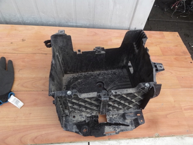 фото №1, Renault fluence 2010 1,6 16v корпус акумулятор