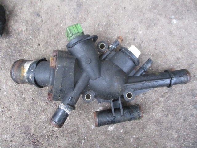 фото №1, Renault laguna 1 корпус термостата 2.0 8v