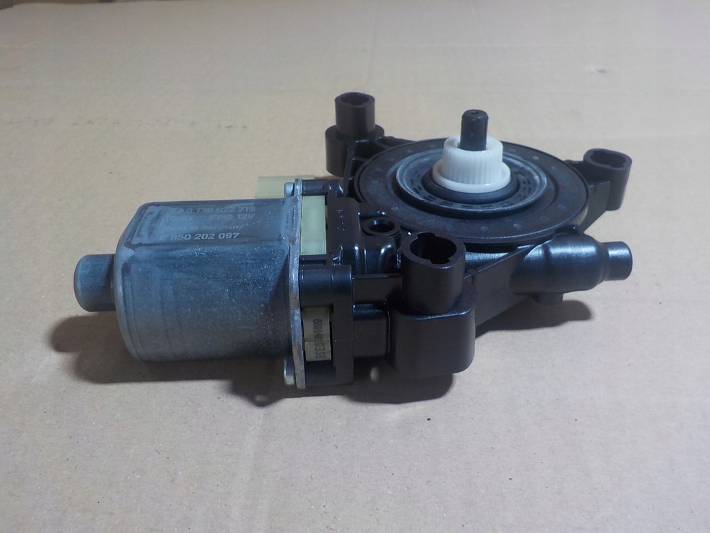 фото №8, Vw t-roc моторчик стекло правый перед 5q0959801a