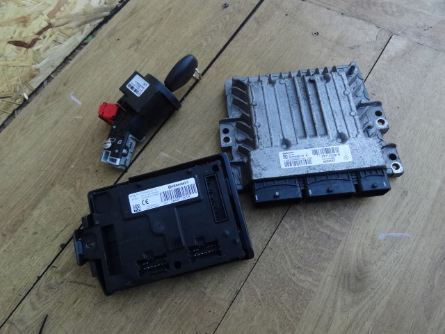 фото №1, Dacia lodgy 2015 1,5 dci бортовий комп'ютер 237102597r kpl